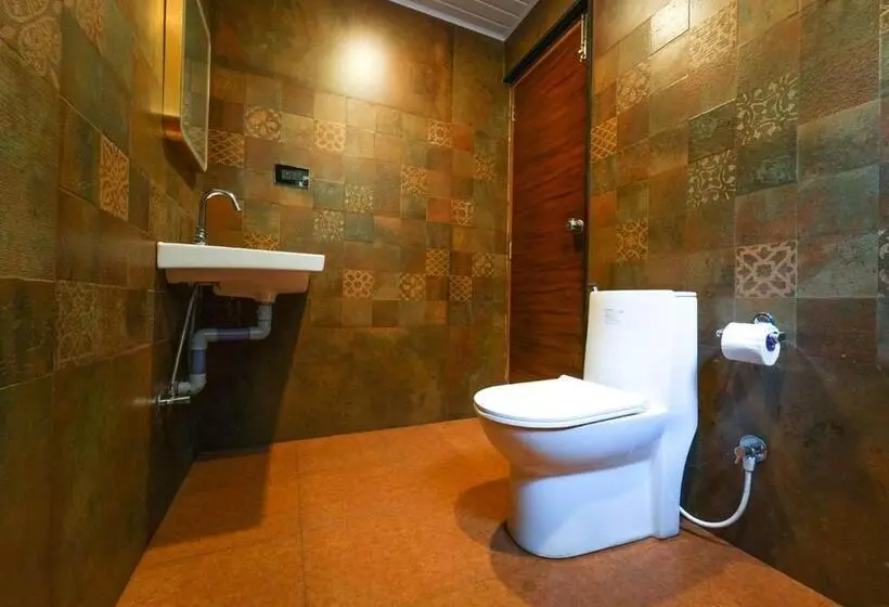 キングサイズベッドのスーペリアルーム, Silent Retreat Ooty Pool Resort By Voye Homes