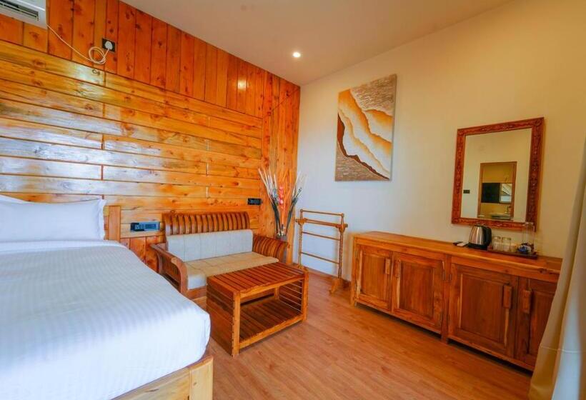 带大床的高级房间, Silent Retreat Ooty Pool Resort By Voye Homes