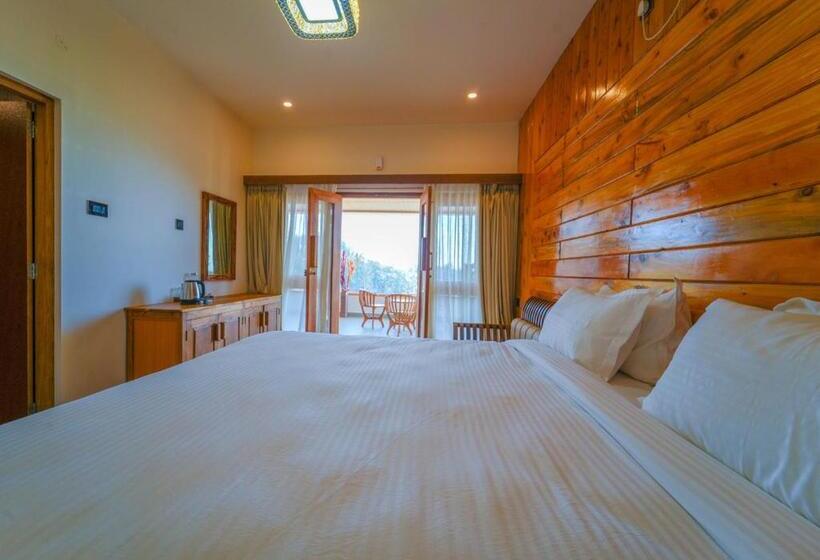 带大床的高级房间, Silent Retreat Ooty Pool Resort By Voye Homes