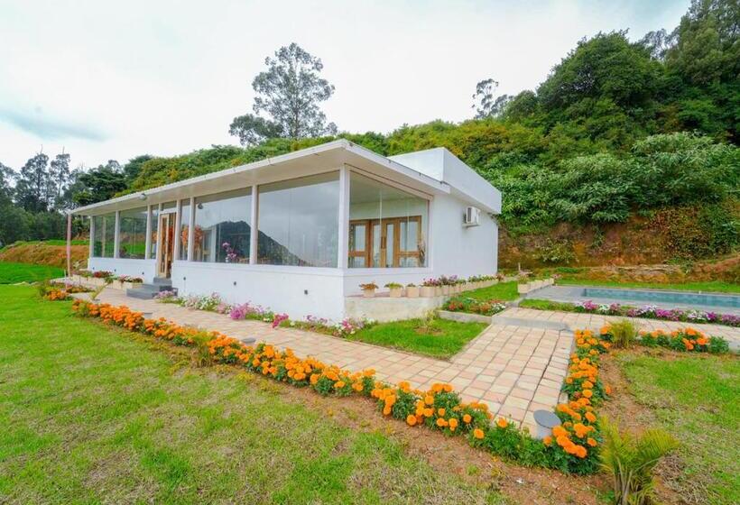 带大床的高级房间, Silent Retreat Ooty Pool Resort By Voye Homes