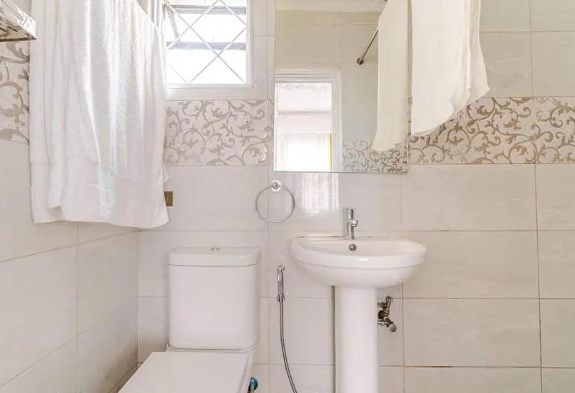 اتاق لوکس با تخت بزرگ, Saruni Homes