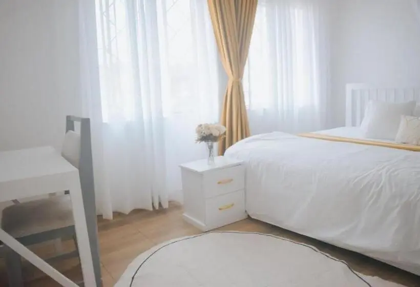 اتاق لوکس با تخت بزرگ, Saruni Homes