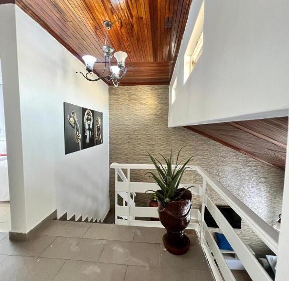 اتاق استاندارد, Saruni Homes