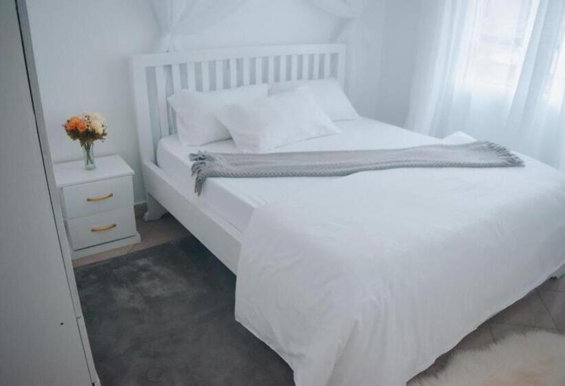 اتاق لوکس, Saruni Homes