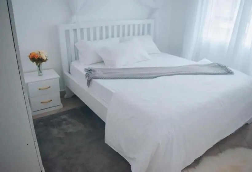 اتاق لوکس, Saruni Homes