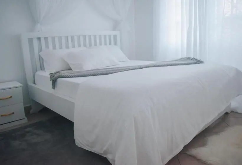اتاق لوکس, Saruni Homes