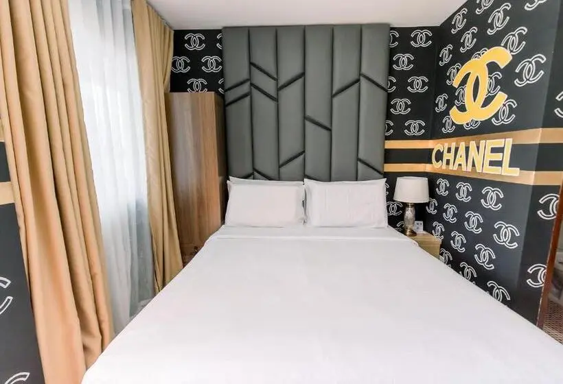 Deluxe Værelse, Mdm
