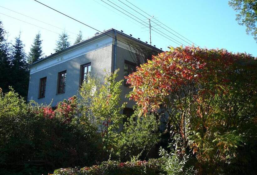 经济型三人房间, Stará škola Třílůžkový Pokoj V Pohodlí A Klidu