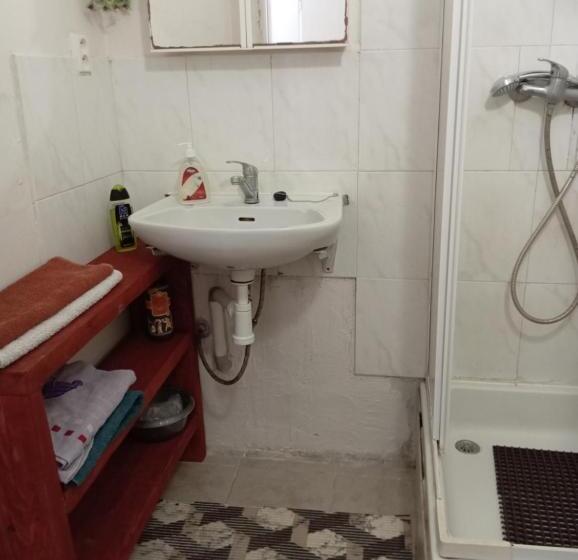 经济型三人房间, Stará škola Třílůžkový Pokoj V Pohodlí A Klidu