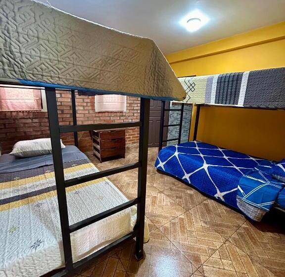 تختخواب در اتاق مشترک, Villa Camila Hostel