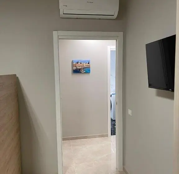 استودیو خانوادگی, Therma Luxury House