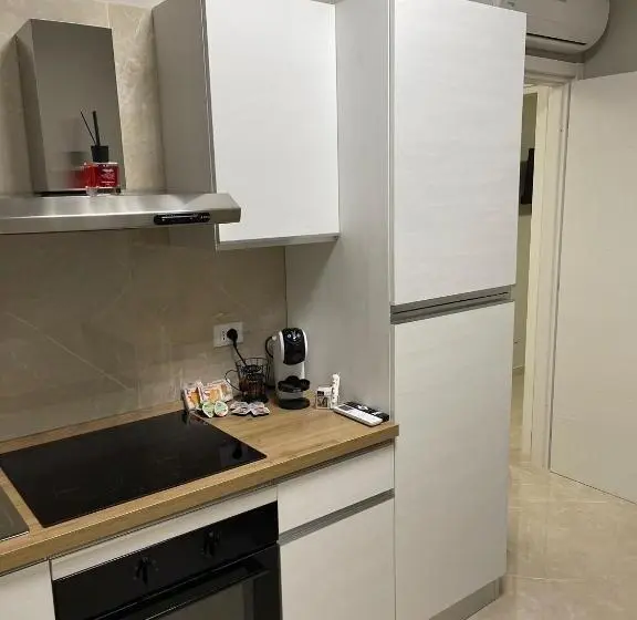 استودیو خانوادگی, Therma Luxury House