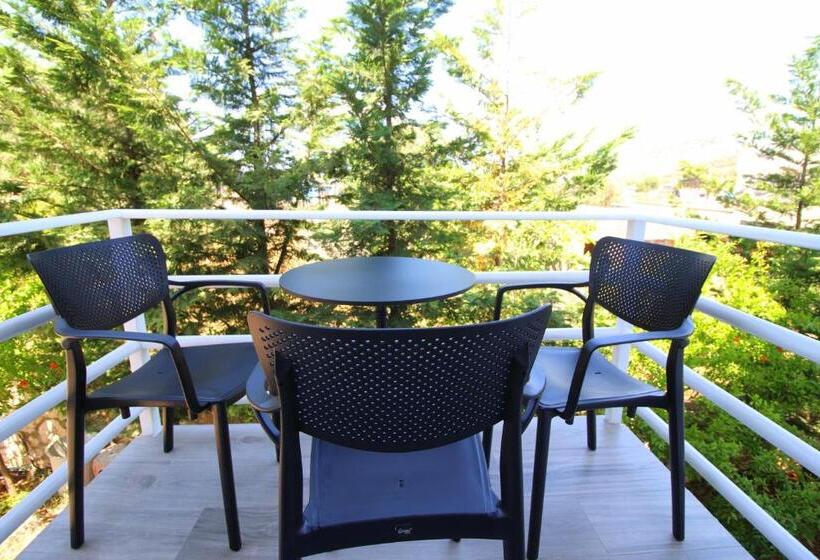 디럭스 트리플 룸, Ambra