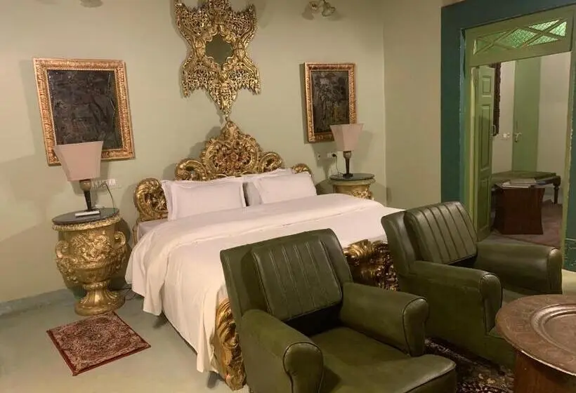 デラックスルーム, Partap Mahal
