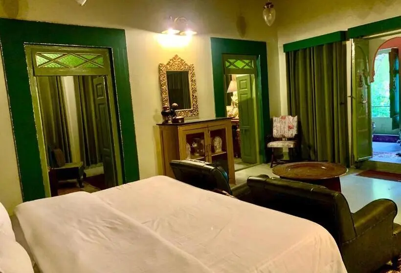 デラックスルーム, Partap Mahal