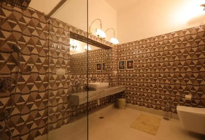 デラックスルーム, Partap Mahal