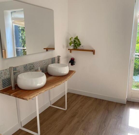 스탠다드 룸 풀장 전망, Maison Dans Un écrin De Verdure Avec Piscine