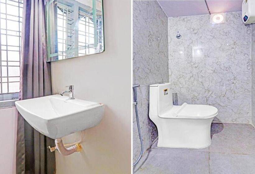 トリプルクラシックルーム, Collection O De Alphabet Hotel Umcc