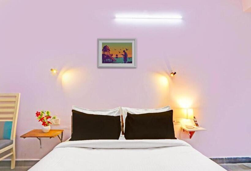 トリプルクラシックルーム, Collection O De Alphabet Hotel Umcc