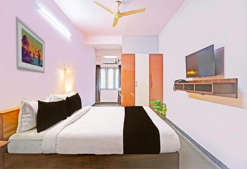 トリプルクラシックルーム, Collection O De Alphabet Hotel Umcc