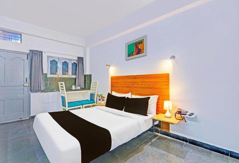 トリプルクラシックルーム, Collection O De Alphabet Hotel Umcc