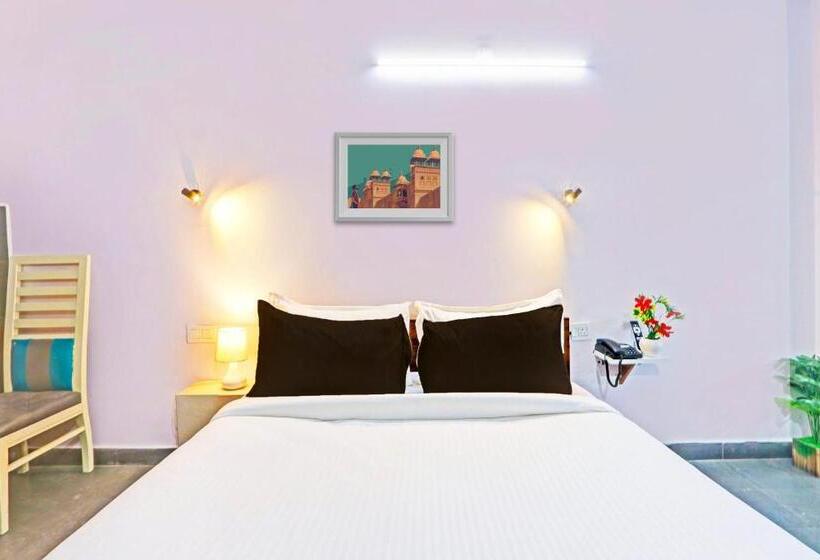 トリプルクラシックルーム, Collection O De Alphabet Hotel Umcc