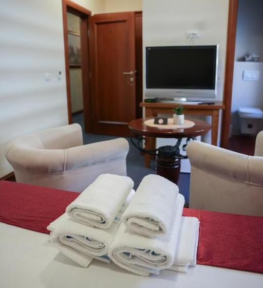 اتاق لوکس, Comfort Lodge
