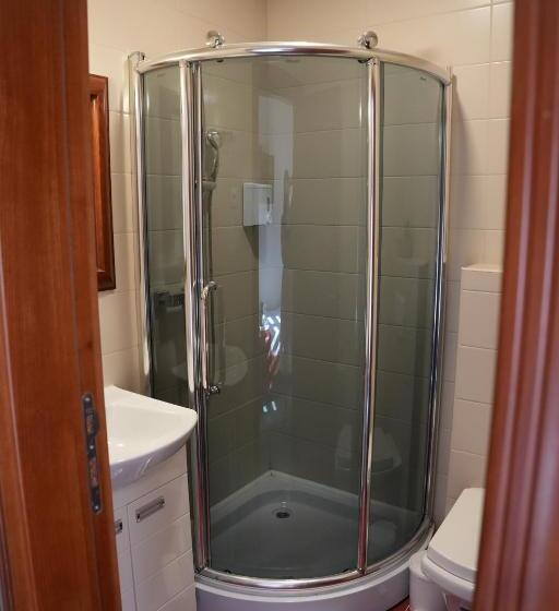 اتاق استاندارد سه نفره, Comfort Lodge