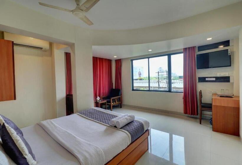 Номер Deluxe, New Sarovar Grand