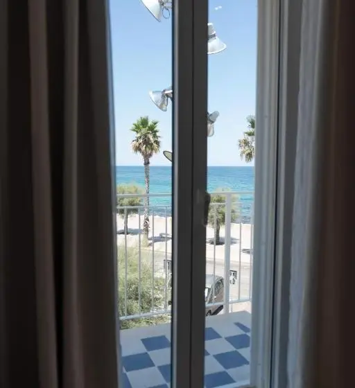 オーシャンビュースタンダードルームバルコニー付き, Leluan Bed And Breakfast