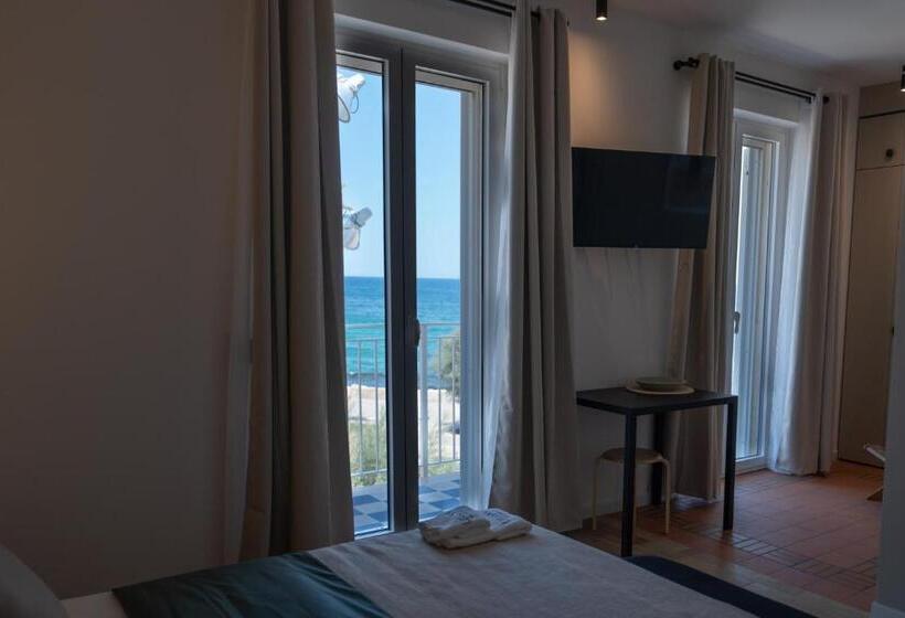 Номер Стандарт Вид на Море с Балконом, Leluan Bed And Breakfast
