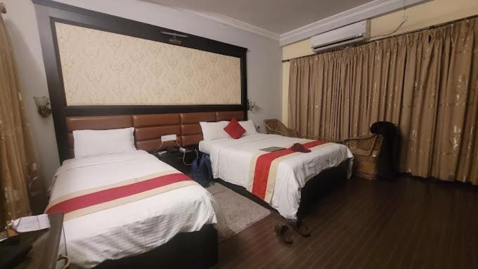 اتاق لوکس سه تخته, The Narayani Resort