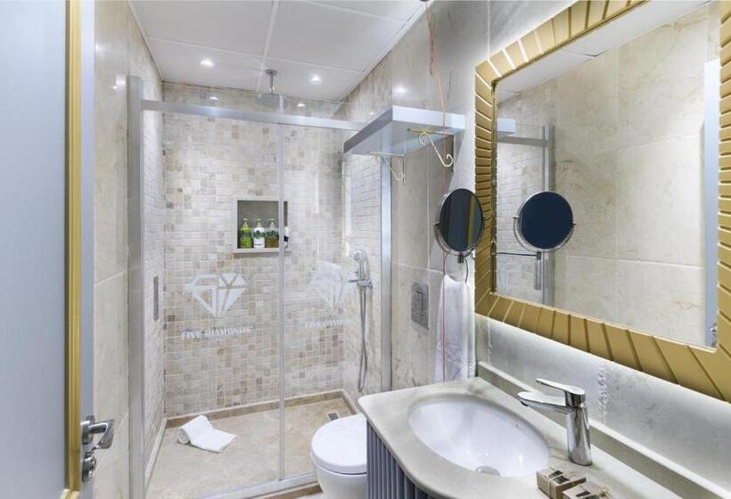 اتاق خانوادگی, Five Diamonds Hotels