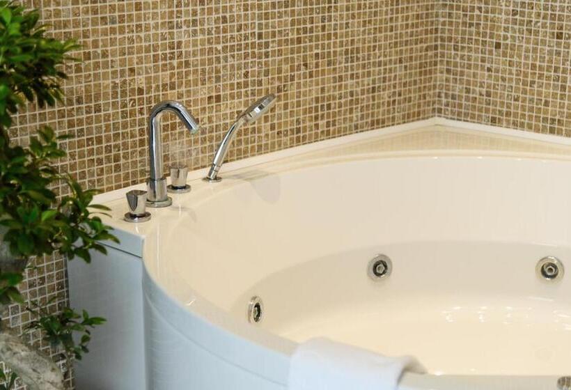 Люкс с гидромассажем, Five Diamonds Hotels