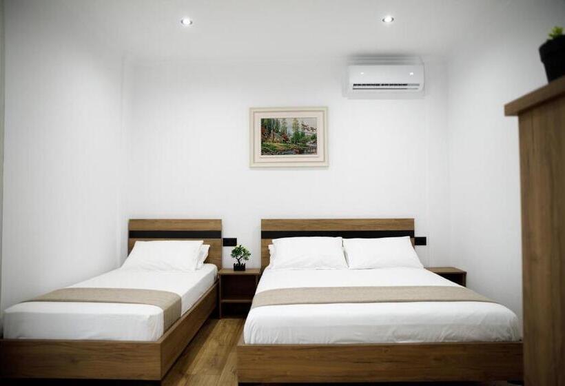 带阳台的三人标准间, Bliss