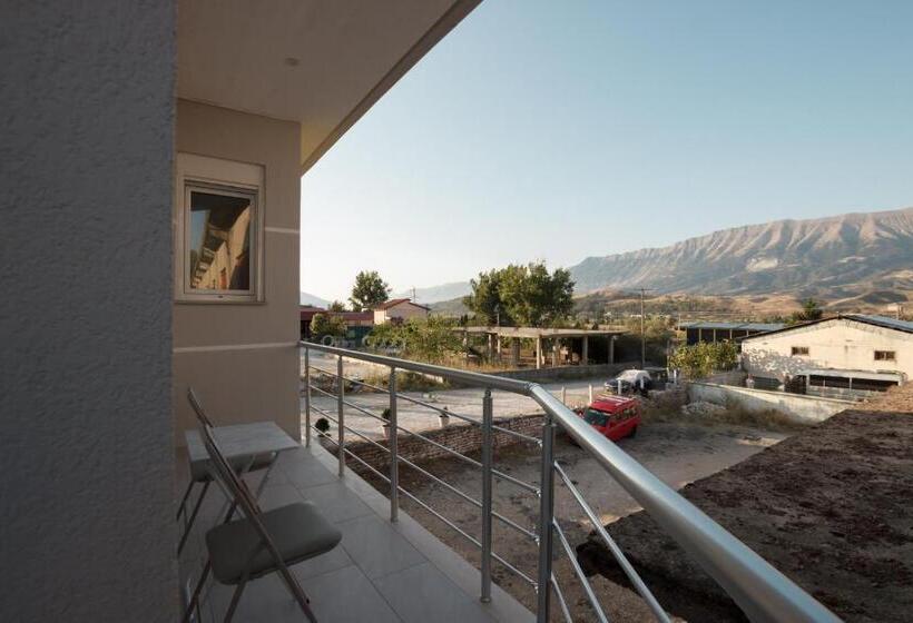 带阳台的三人标准间, Bliss