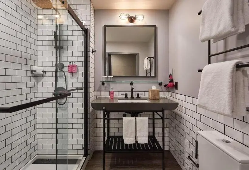 キングサイズベッドのスタンダードルーム, Moxy Allentown Downtown