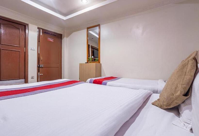 اتاق کلاسیک سه تخته, Oyo 821 Hotel Gauri