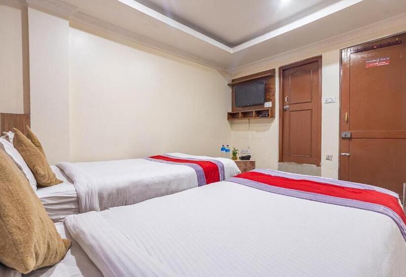 اتاق کلاسیک سه تخته, Oyo 821 Hotel Gauri