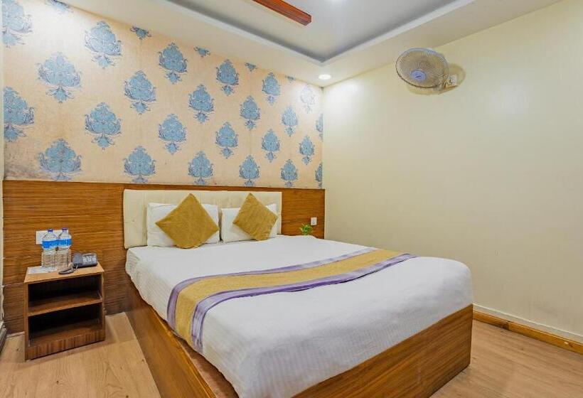 اتاق کلاسیک سه تخته, Oyo 821 Hotel Gauri