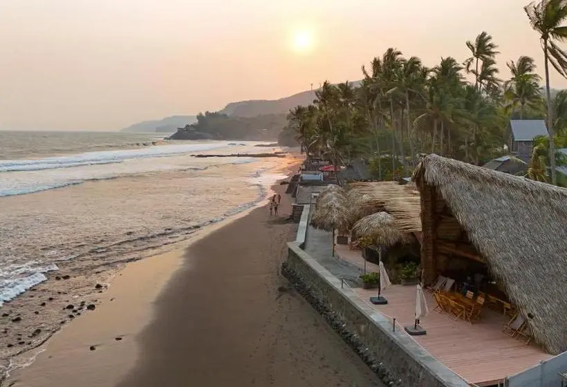 ガーデンビュースタンダード４ベッドルーム, Almare Zonte   Beachfront Glamping