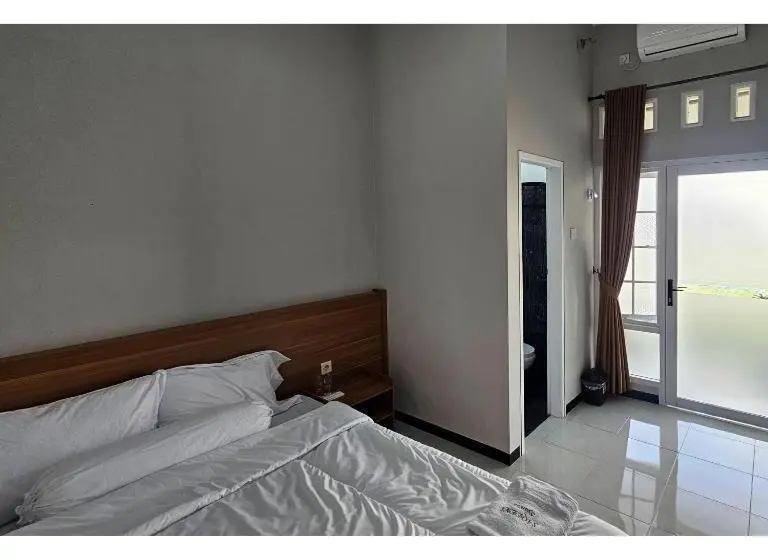 スタンダードルーム, Guest House Saqeena Syariah Near Blitar Park Redpartner