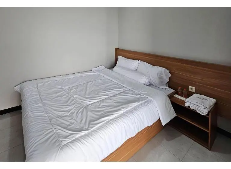 スタンダードルーム, Guest House Saqeena Syariah Near Blitar Park Redpartner