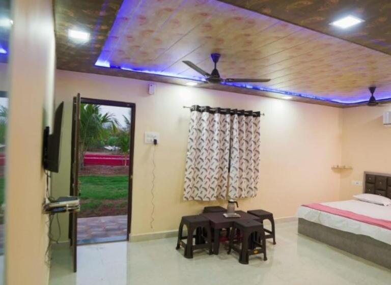 חדר סטנדרט עם מיטת קינג, Kanti Farms Badlapur
