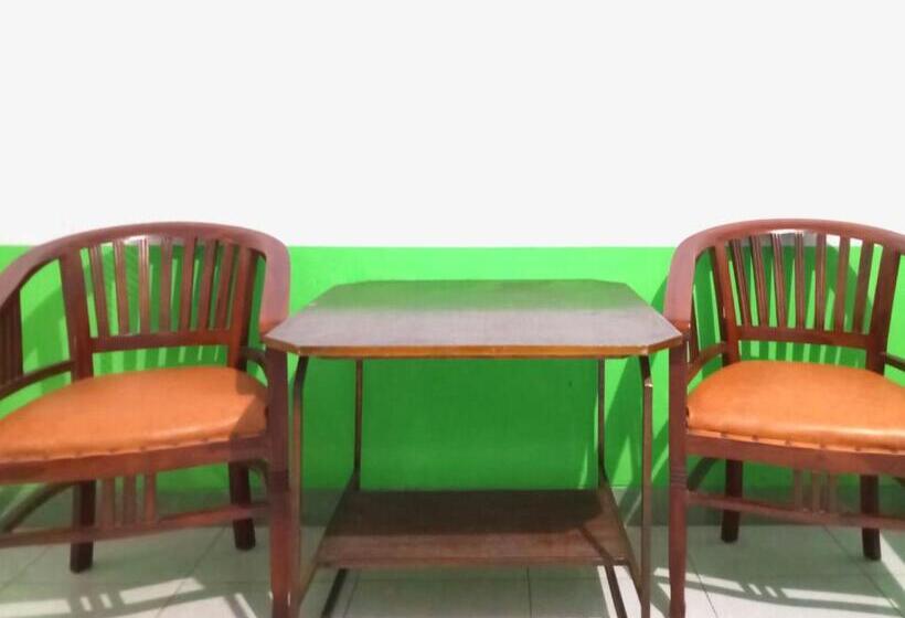 Семейный Номер, Puspa Tiara Syar I Guci Mitra Reddoorz