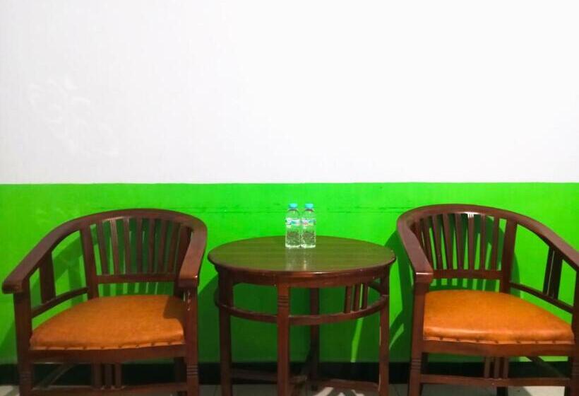 Семейный Номер, Puspa Tiara Syar I Guci Mitra Reddoorz