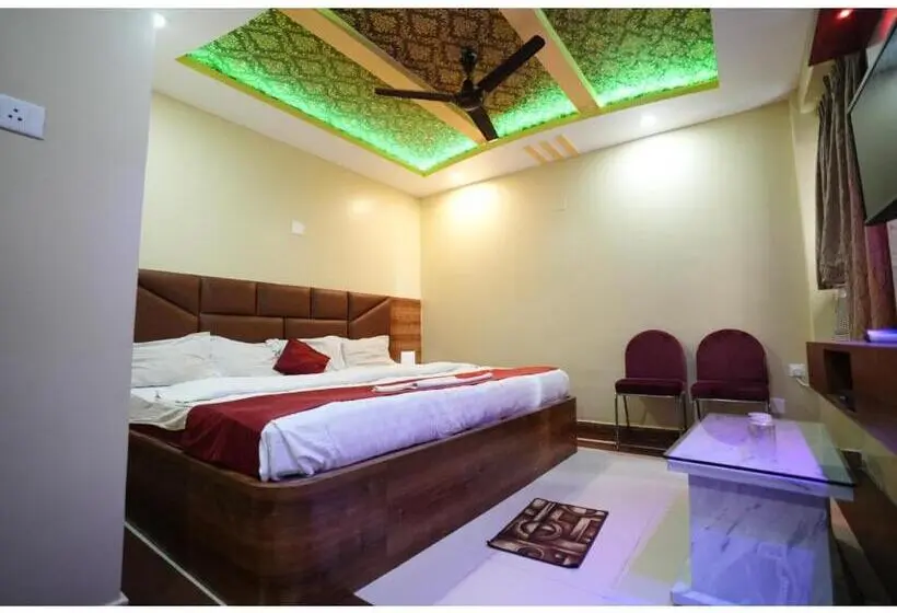 اتاق لوکس, Mor Hotel Ashray Behind Swargadwar Lift  Wifi With Restaurant Facilities Near Golden Beach & Temple