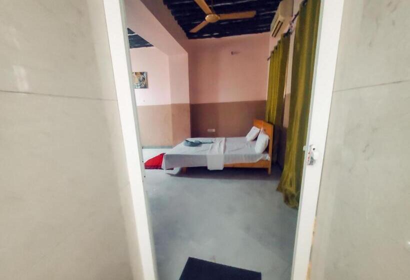 اتاق استاندارد, Mambo House