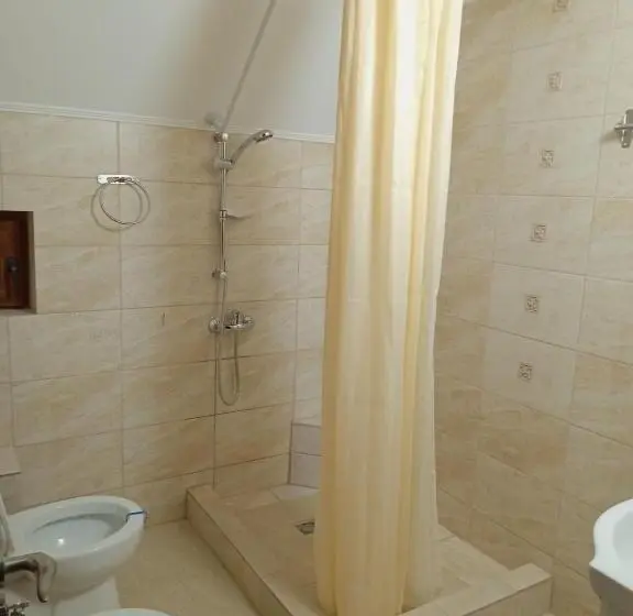 バルコニー付きスタンダードルーム, Perla Argesului, Cazare, Ciubar, Piscina, Lift, Pensiuni, Hotel, Cabana, Vila, Munte, Transfăgarasan