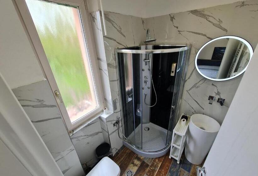 اتاق استاندارد با تخت بزرگ, Ricci 16 Suite & Rooms